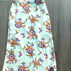 URBAN OUTFITTERS NEVER WORN FLORAL MIDI SKIRT - size Small